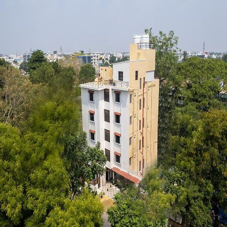 Hotel Vinayaga Tiruppur Zewnętrze zdjęcie