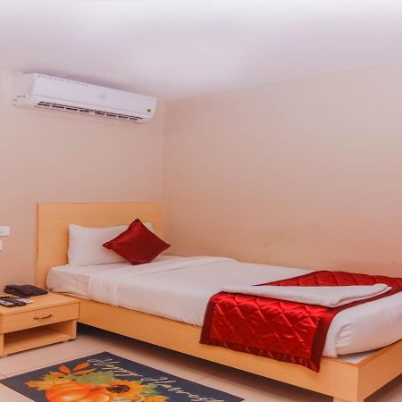 Hotel Vinayaga Tiruppur Zewnętrze zdjęcie