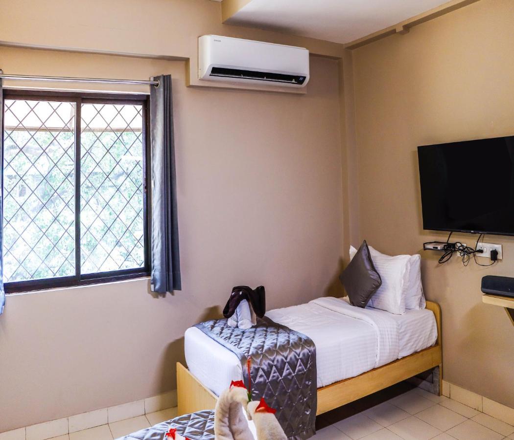Hotel Vinayaga Tiruppur Zewnętrze zdjęcie