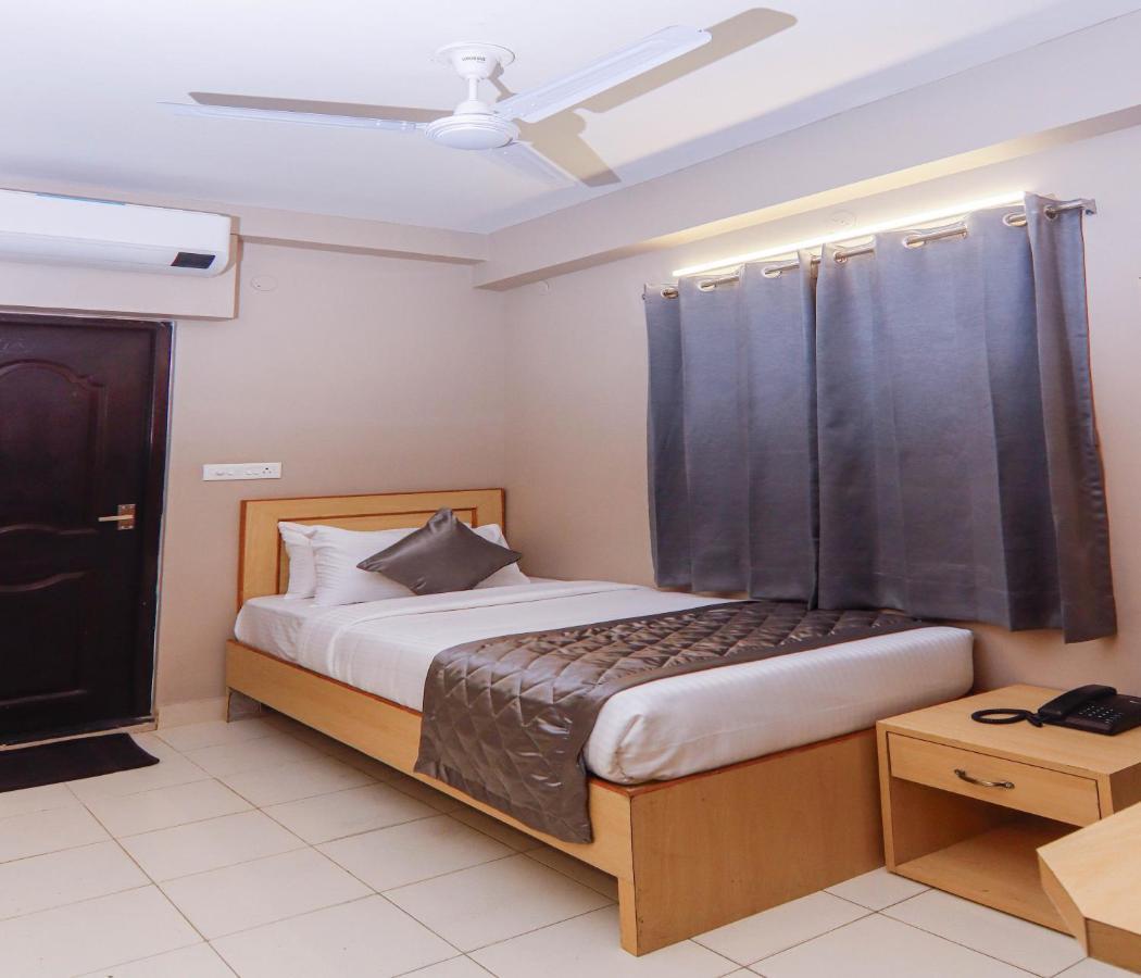Hotel Vinayaga Tiruppur Zewnętrze zdjęcie